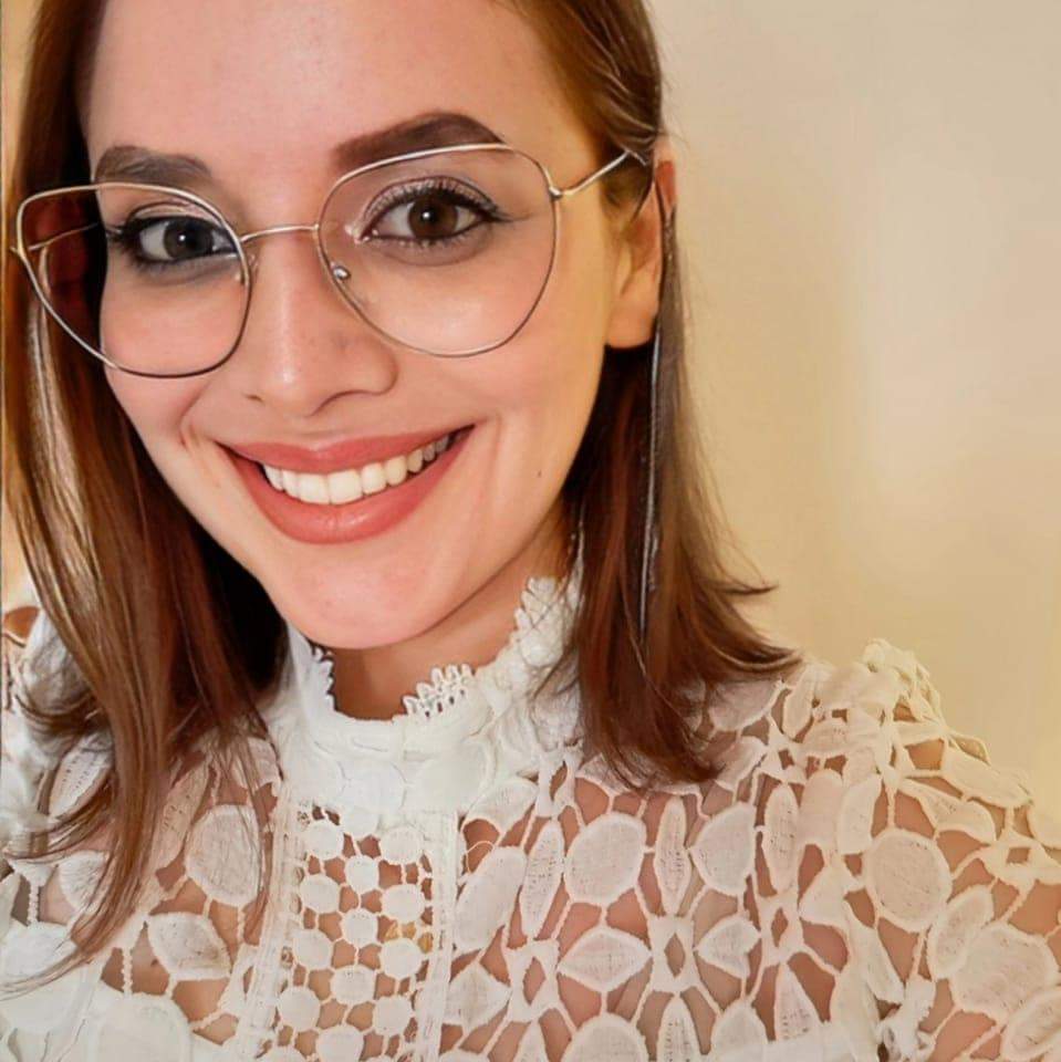 Foto de Dra. Aline Natalia Domingues